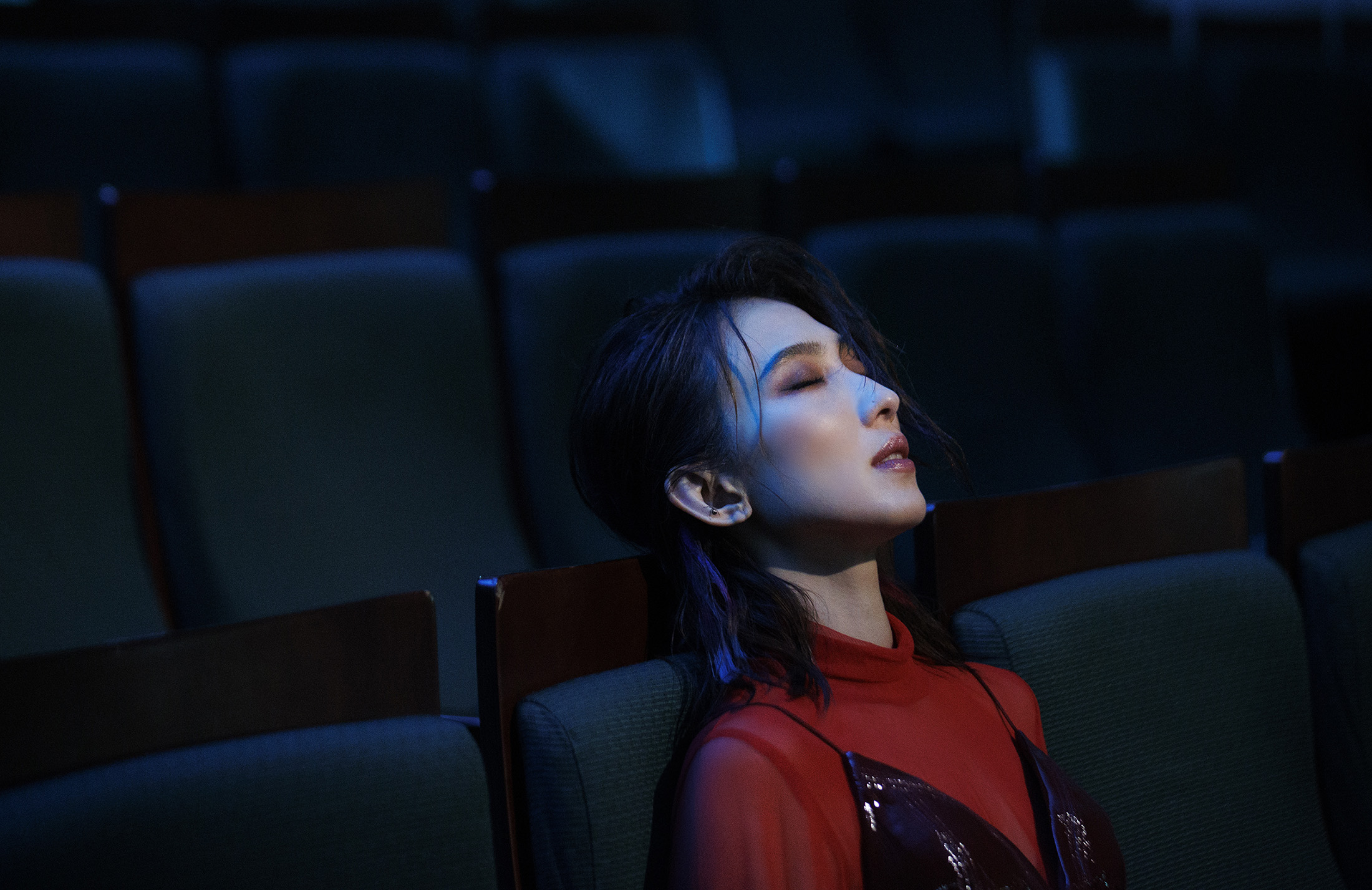戴佩妮淚灑攝影棚。(圖/妮樂佛X仁仁娛樂提供)