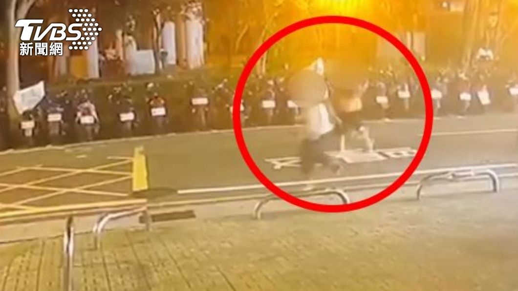 兩人酒後起口角爆發肢體衝突。(圖/TVBS)