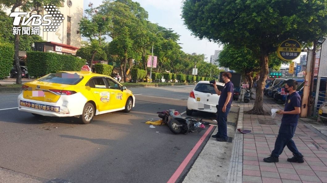 機車騎士猛力追撞計程車 7旬翁頭部重創搶救中