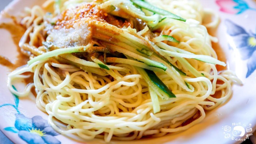 大橋頭站附近的「涼州街無名涼麵」。(圖/陳小可的吃喝玩樂提供)