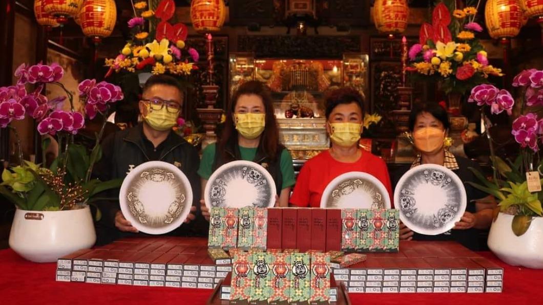 新港奉天宮聯名製作隱形眼鏡。(圖/翻攝自新港奉天宮臉書)