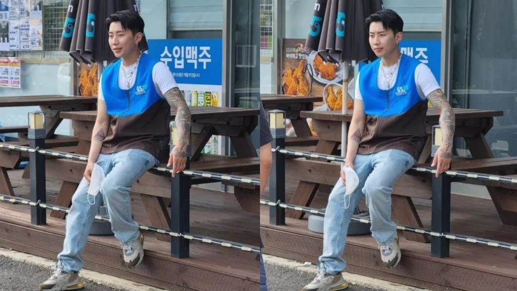 朴載範身穿制服畫面被直擊。（圖／翻攝自jayparkfanitrighthere IG）