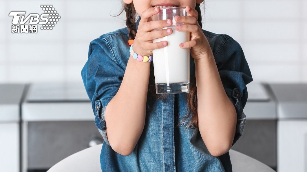 幼兒每日應飲用2杯乳品。(示意圖/shutterstock達志影像)
