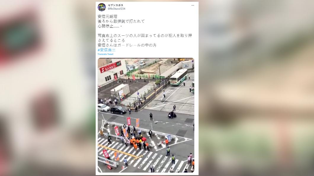 安倍演說中遭到槍擊。(圖/翻攝自推特)
