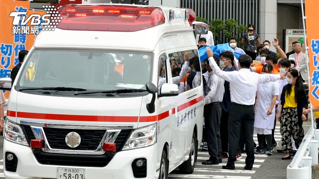 日本前首相安倍晉三中彈現場畫面。（圖／達志影像美聯社）