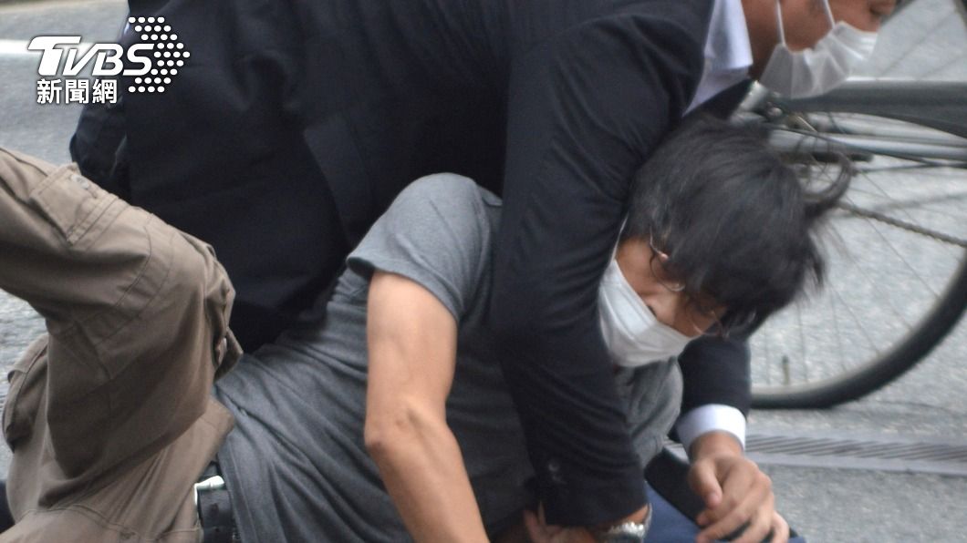 開槍射擊安倍嫌犯身分曝光。(圖/達志影像路透社)