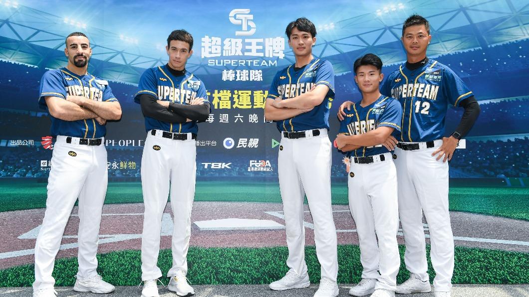 張莫(左起)、紀亞文、呂佳彬、林昀蒂和薛銘文出席記者會。(圖/巨宸製作提供)