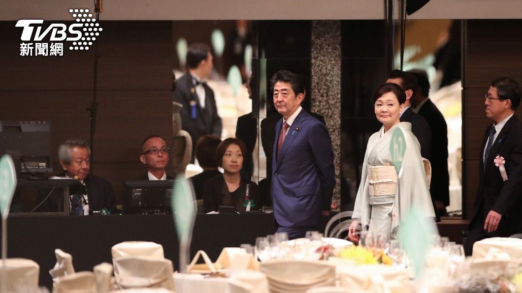 安倍夫婦。(圖/達志影像路透社)