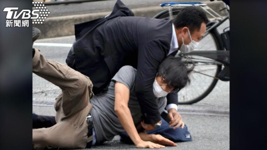 安倍遭槍擊不治 警方從嫌犯家中扣押數把槍枝