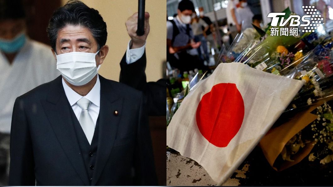 日本前首相安倍晉三中彈身亡,民眾前往哀悼。(圖/達志影像路透社)