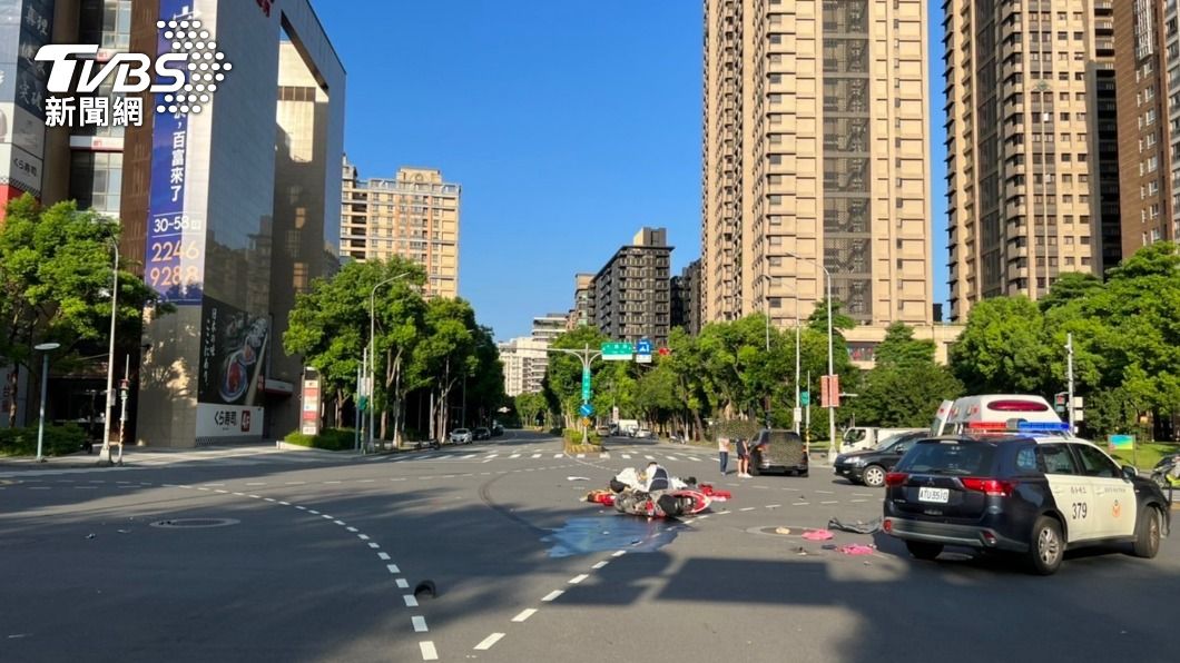 三峽傳嚴重事故!機車、汽車路口碰撞 婦人傷重身亡