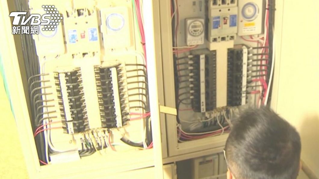 如果無法排除電路過載原因,建議儘速找水電廠商查修。(圖/TVBS)