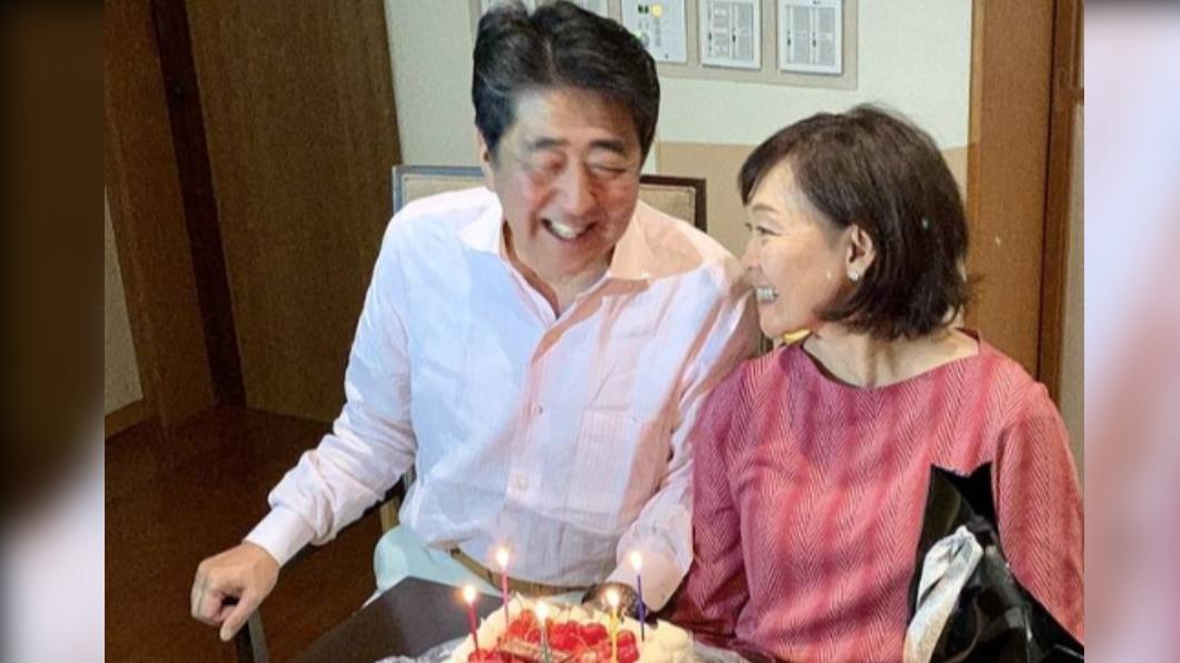安倍與昭惠感情相當好。(圖/翻攝自@akieabe IG)