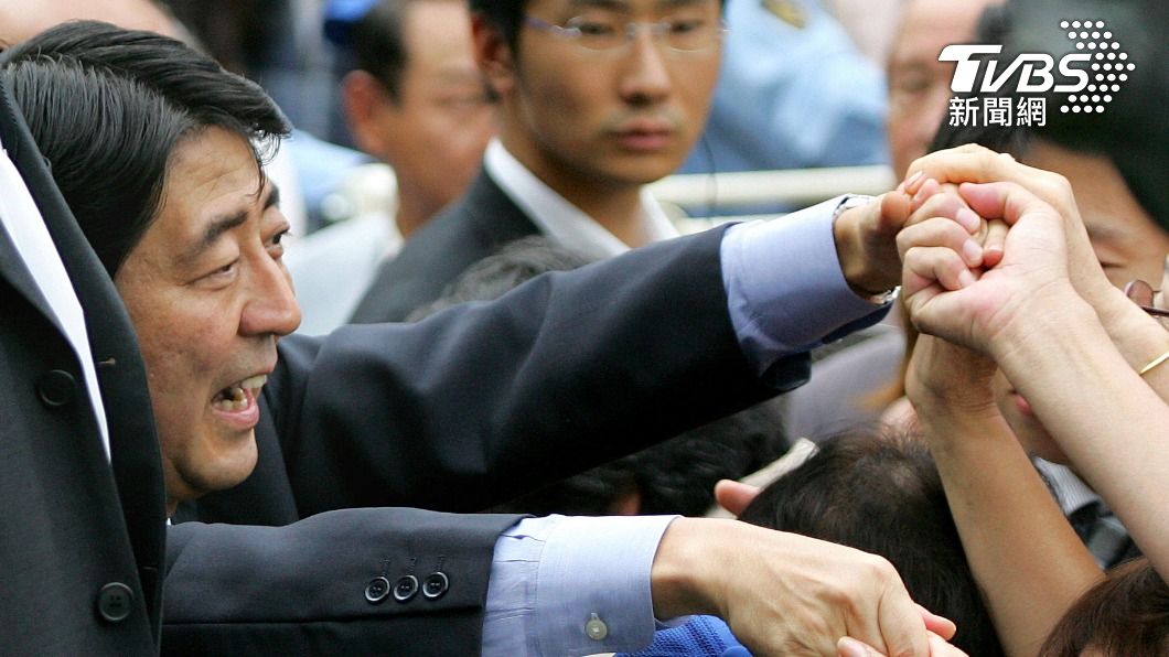 在街頭演說時候選人會想要盡可能近距離接觸選民。（圖／達志影像美聯社）