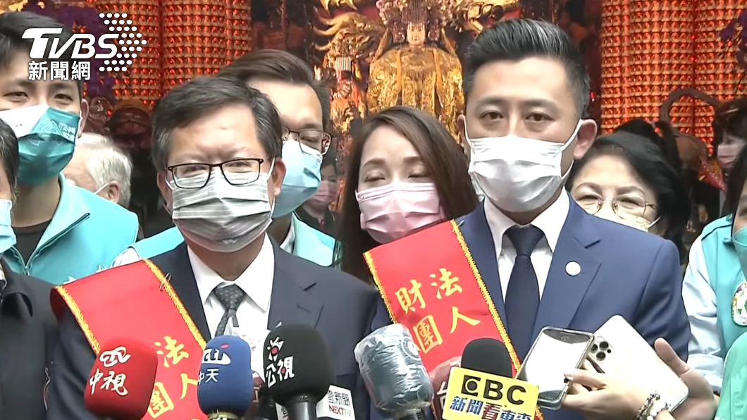 林智堅在鄭文燦陪同下展開宮廟行腳。(圖/TVBS)