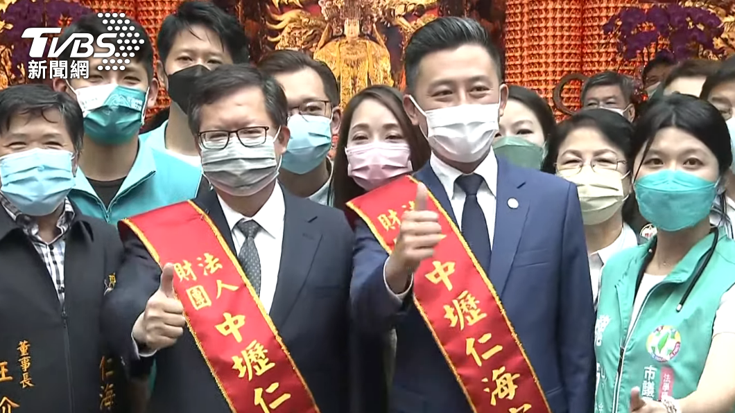 林智堅第一站前往中壢仁海宮。(圖/TVBS)