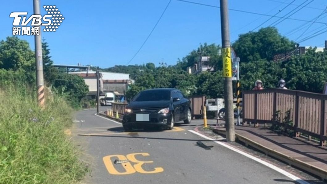 雙方疑似會車不慎而發生事故。(圖/TVBS)