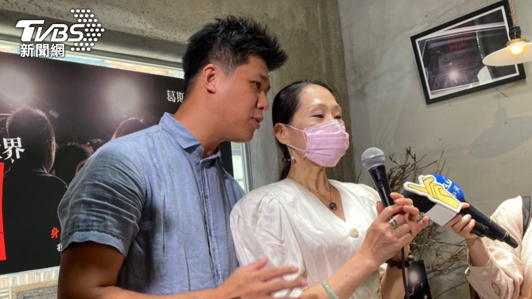 葛斯齊的媽媽(右)到場力挺。(圖/林彥君攝)
