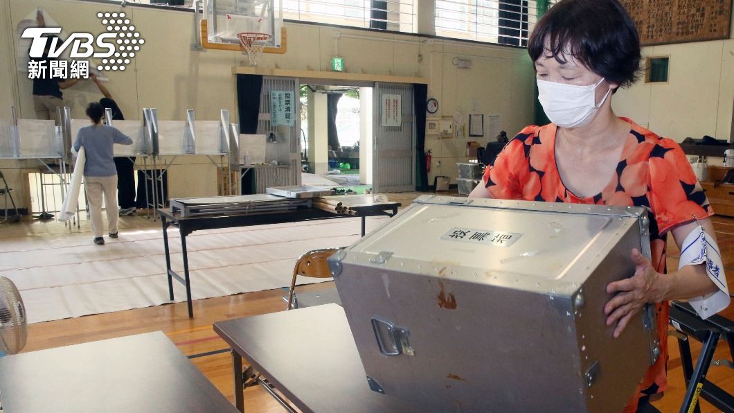 日本明日將舉行參議院改選,自民黨目標是奪下半數以上席次。(圖/達志影像美聯社)