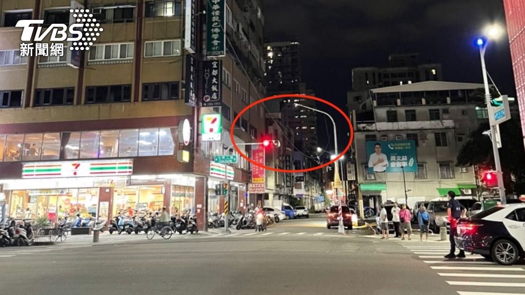 出事了!疑遊覽車「一個轉彎」勾落電線 擅自離去將挨罰