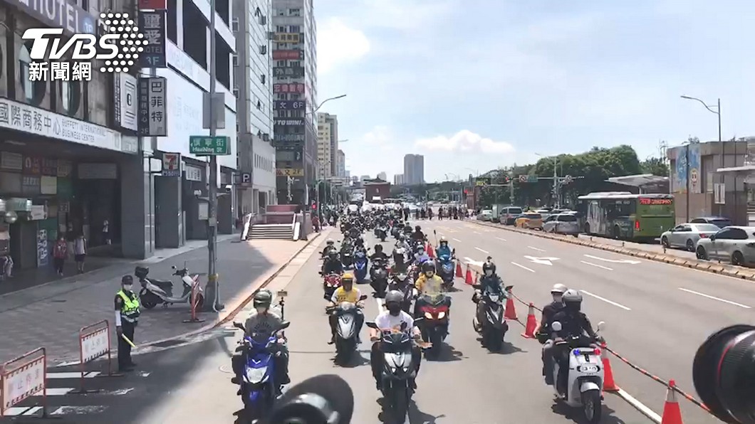機車上忠孝西路「限這時段」！　議員批打假球：給鬼騎嗎
