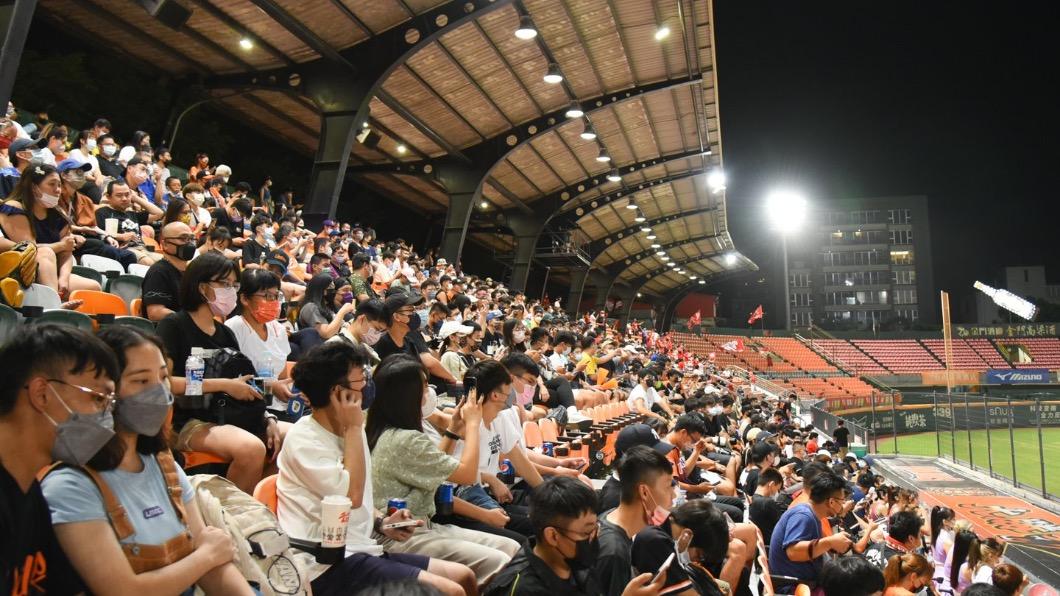 中華職棒統一獅隊與樂天桃猿隊昨天比賽打出火氣。（圖／翻攝自統一獅臉書）