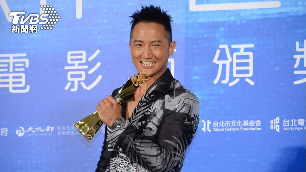 高英軒爆哭!奪北影男配獎獻亡父「這5個階梯我走了24年」