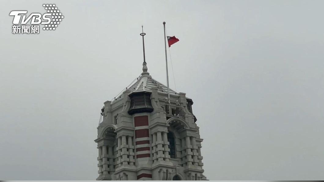 蔡英文為安倍降半旗 律師酸:要媚日也請不要違法