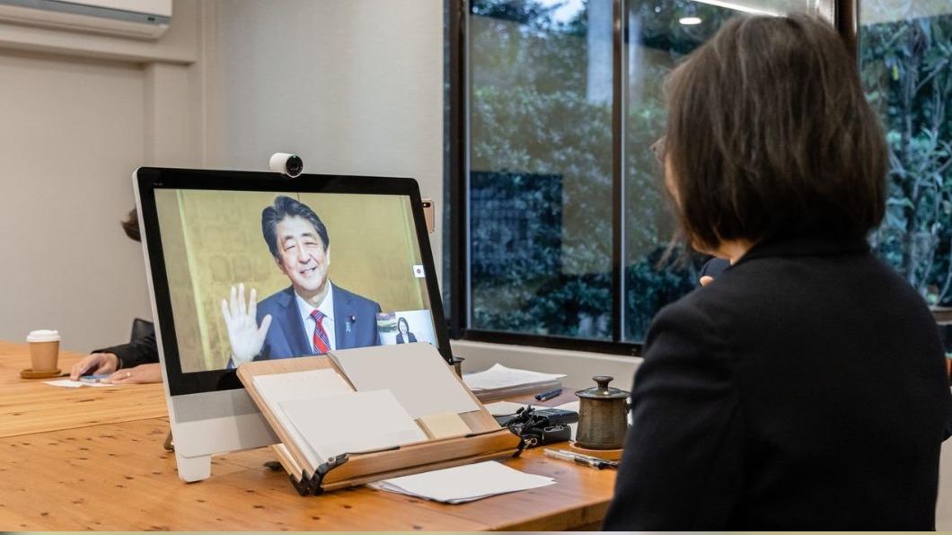 蔡英文曾與安倍晉三視訊對談。(圖/翻攝自蔡英文推特)