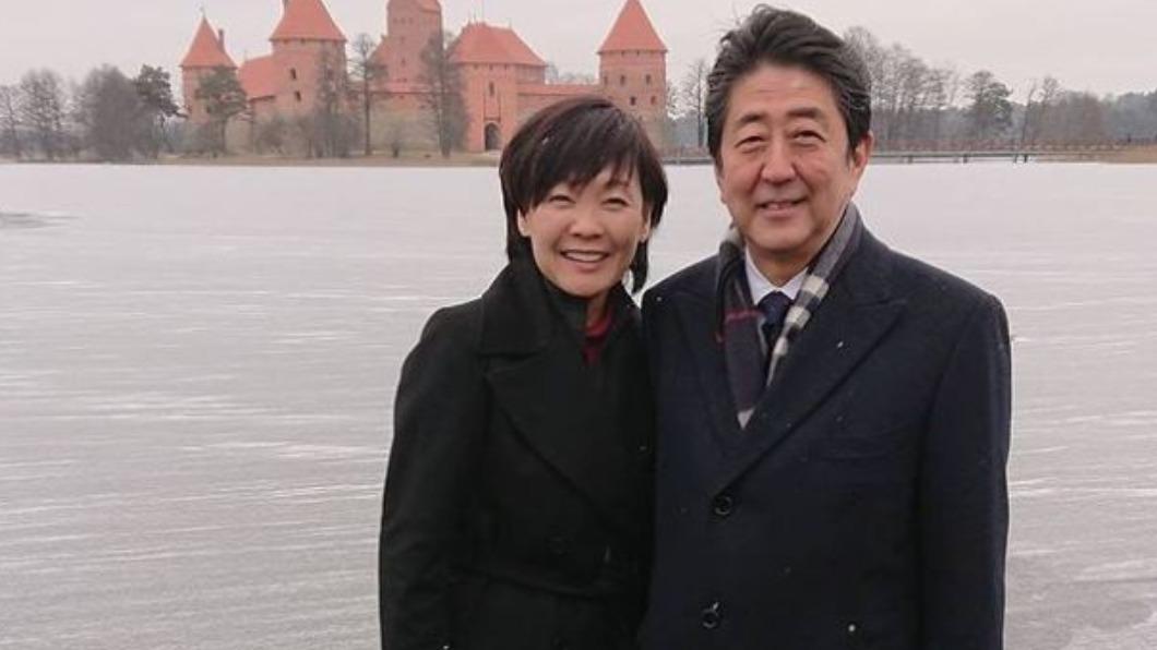 安倍晉三與安倍昭惠結婚35年,雖膝下無子,感情仍極為深厚。(圖/翻攝自安倍昭惠IG)
