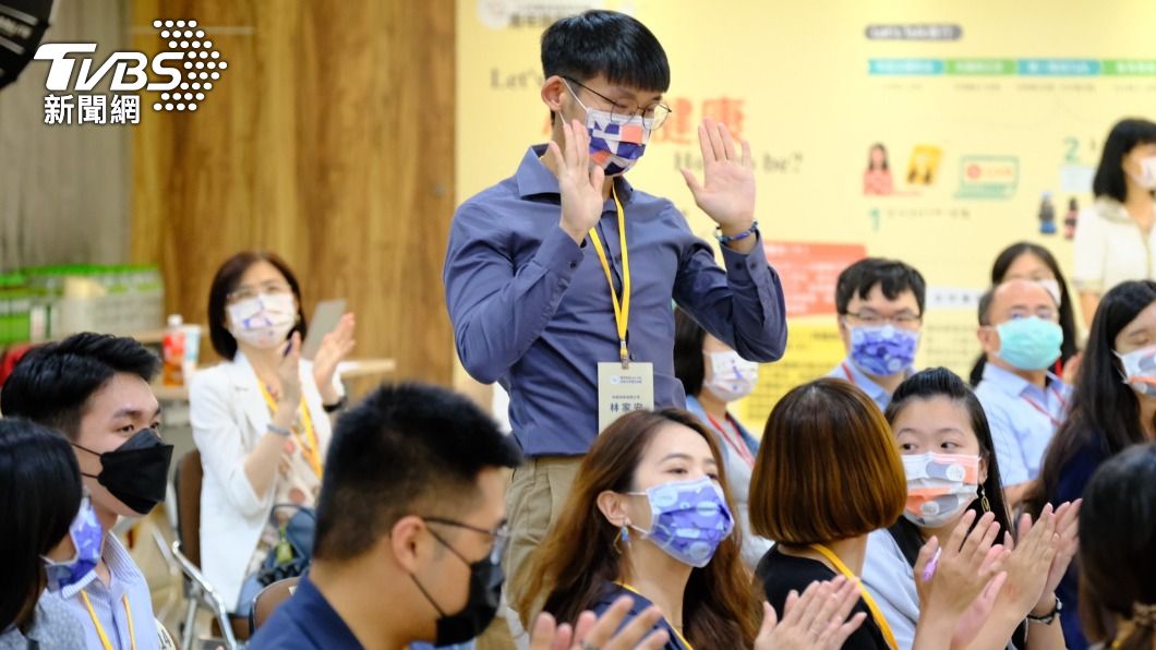 疫情下的生理與心理健康均受到檢視，教育部青年署「青年好政系列-Let’s Talk」，建立一個可以讓青年們暢所欲言的平台。（圖／教育部提供）