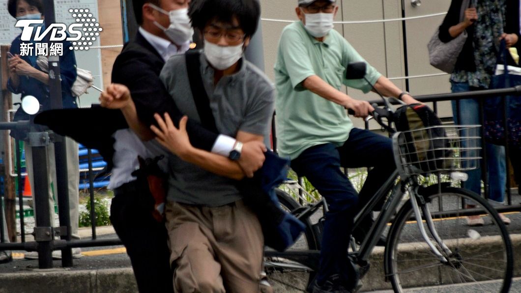 兇嫌開槍後遭到警方制伏。（圖／達志影像美聯社）