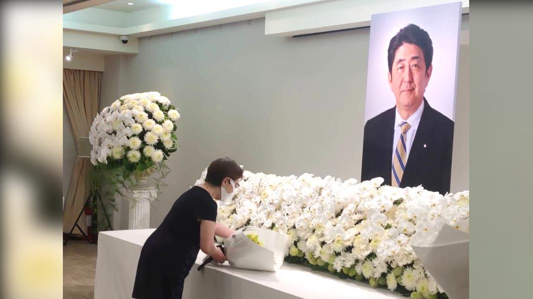 李安妮弔唁安倍晉三。（圖／李登輝基金會提供）
