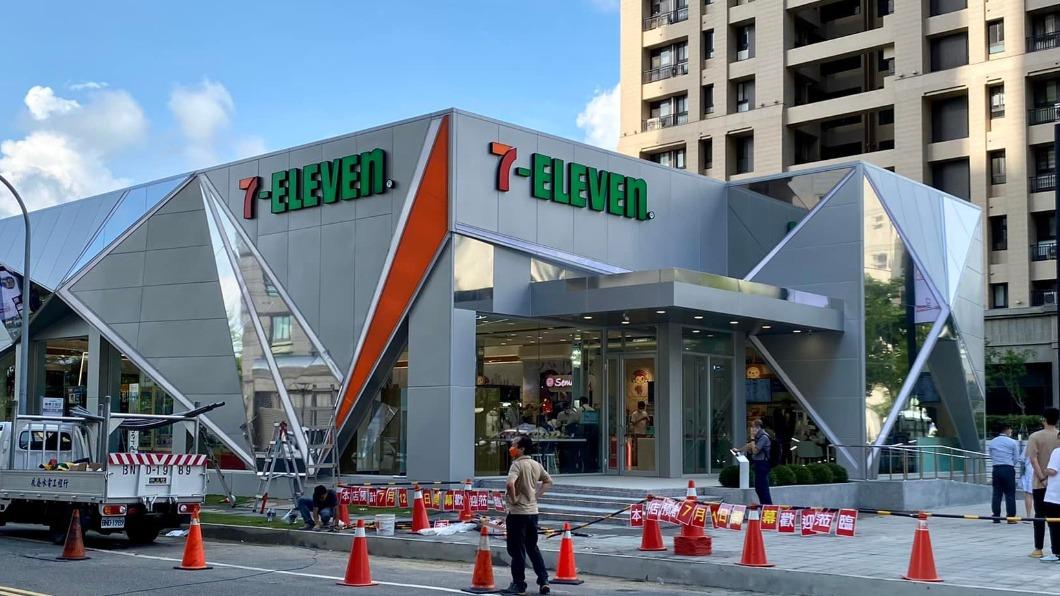 下個展示汽車？小七亞萬門市6品牌進駐　網：變身萬事屋