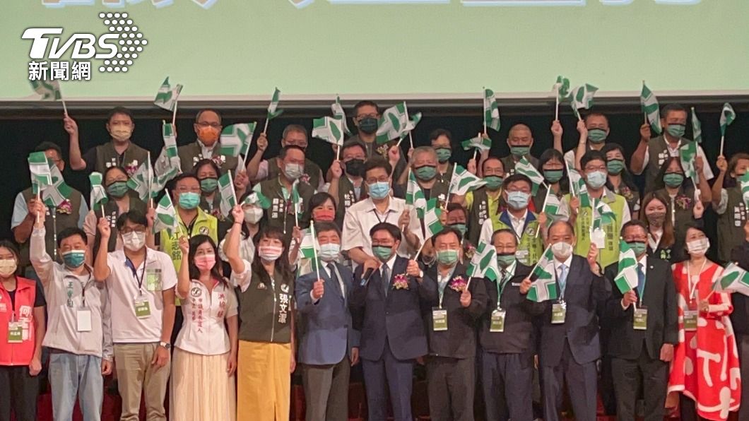 陳時中與北市綠營議員參選人出席民進黨北市黨部主委交接典禮。(圖/TVBS)