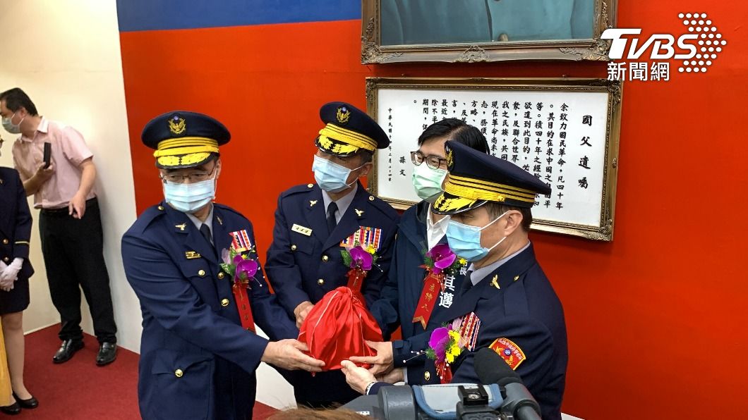 接棒高雄市警察局局長 林炎田9旬母親喜悅藏不住
