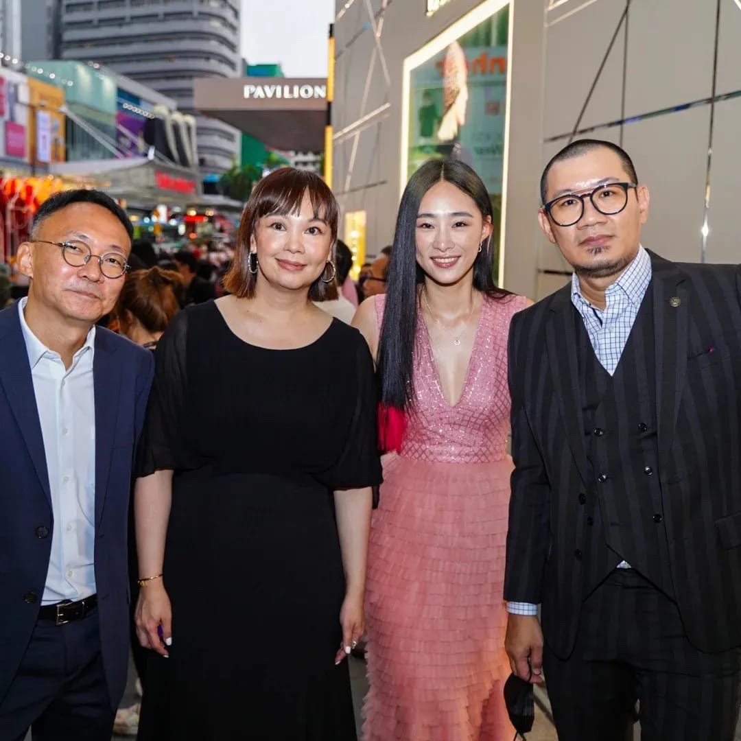 導演何蔚庭(左起)、馬來西亞國際電影節主席吳佩玲、演員吳可熙、導演張吉安。(圖/馬來西亞國際電影節提供)