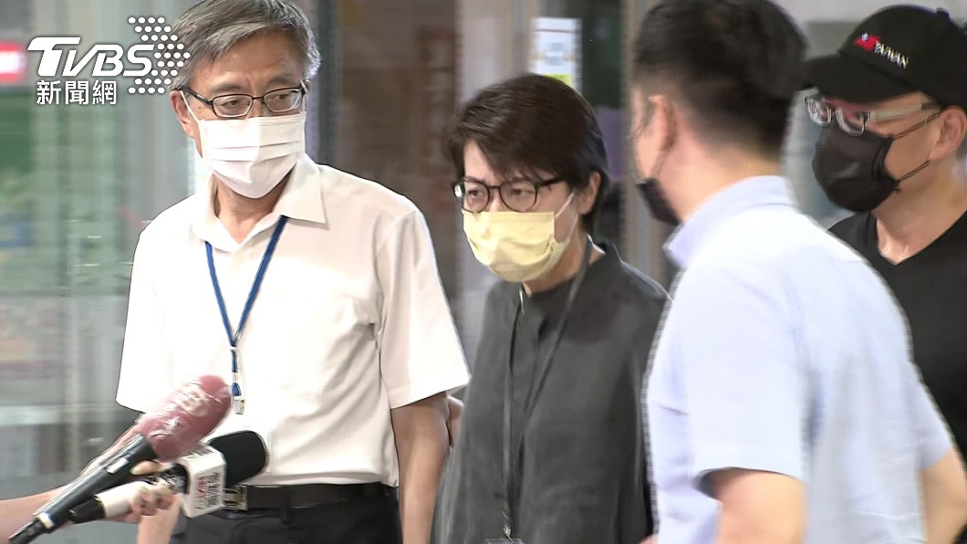 台北市另一名副市長黃珊珊晚間也趕抵仁愛醫院探視。（圖／TVBS）