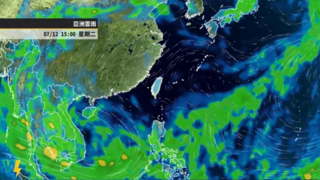 明天開始,南方水氣會被帶到臺灣附近。(圖/翻攝自天氣風險臉書粉專)