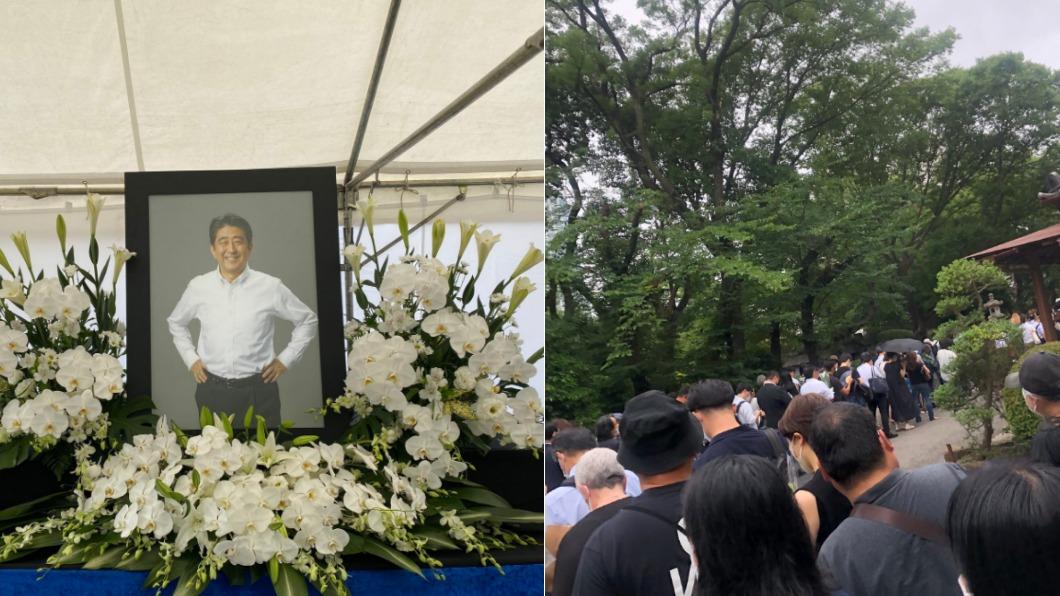 大批民眾排隊獻花悼安倍 增上寺外長長人龍看不見尾