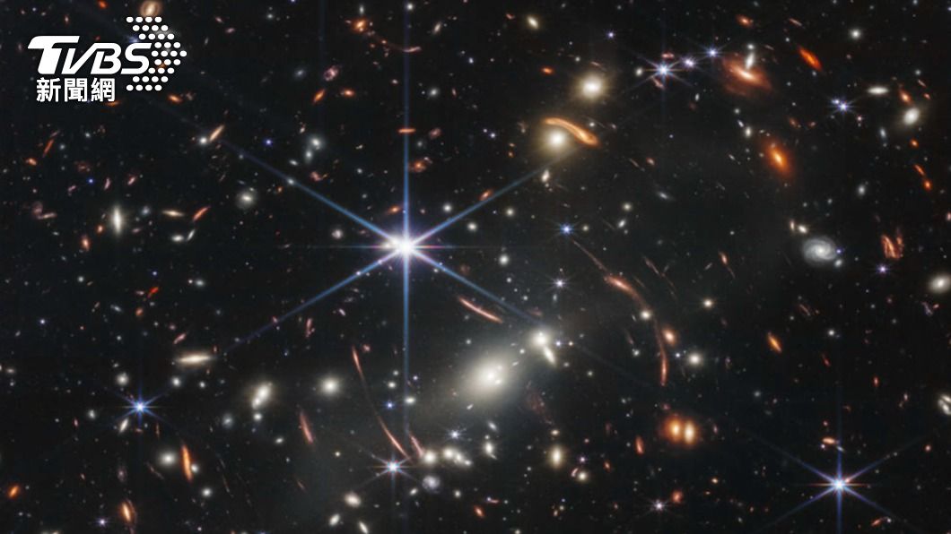 美國白宮公開「韋伯太空望遠鏡」拍下的宇宙全彩畫面。（圖／達志影像美聯社）