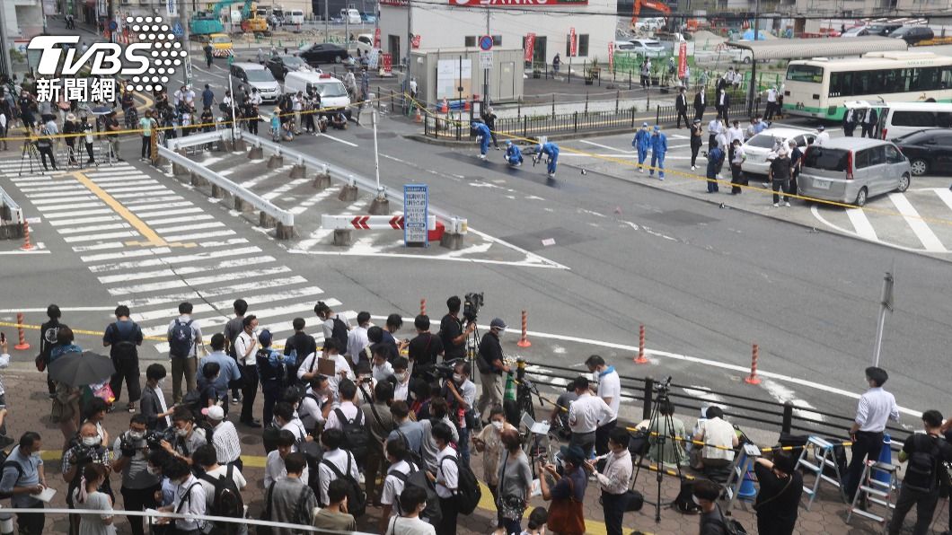 安倍於演講時中槍身亡。(圖/達志影像美聯社)