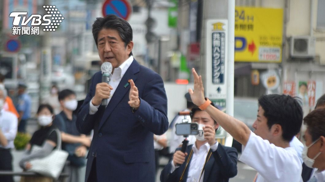 安倍倒下瞬間仍「面帶微笑」 日記者還原槍擊現場經過