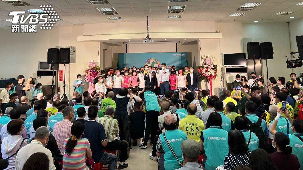 民進黨新北市黨部執評委交接,現場來了不少黨內地方人士。(圖/TVBS)