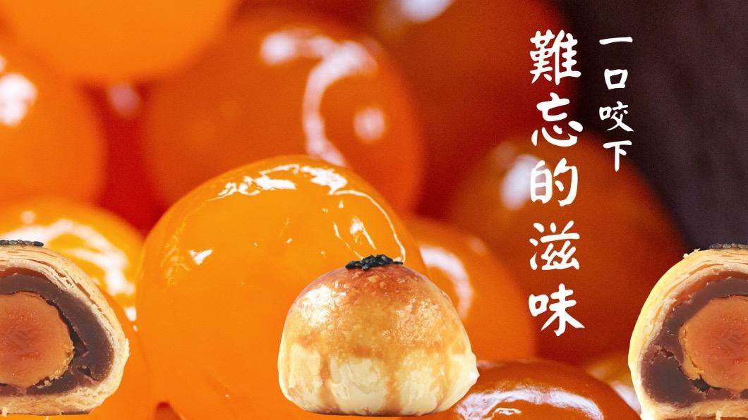 號稱「史上最難搶的蛋黃酥」今日中午12點30分開賣。(圖/翻攝陳耀訓臉書)