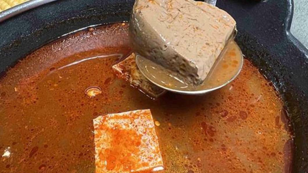 麻辣鍋本身有附豆腐、鴨血。(圖/MiuMiuLin妙妙琳提供)
