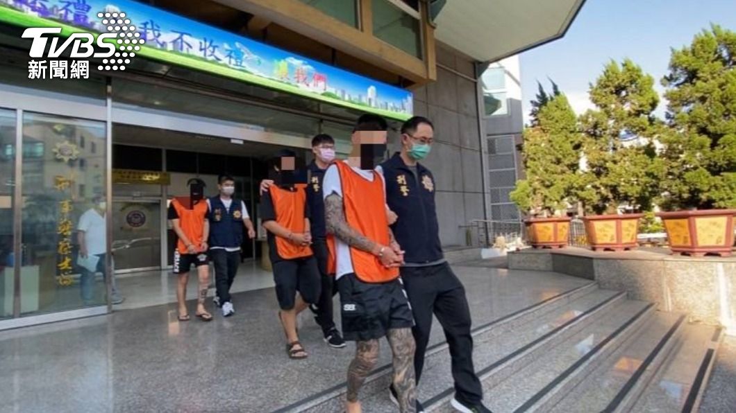 警方將鬧事的6個人逮捕。（圖／TVBS）
