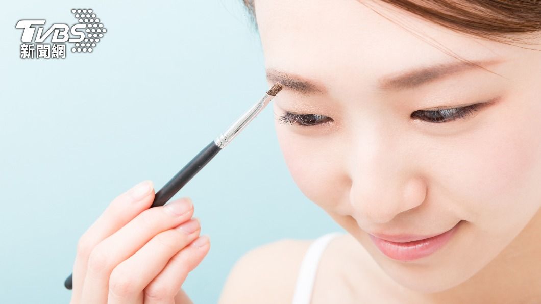 如果眉毛距離眼睛太近的話，其實有衝動誤事的可能。（示意圖／shutterstock達志影像）