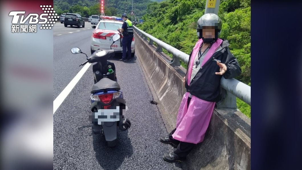 阿北差點出事!8旬翁不熟路況 騎機車上國道超驚險