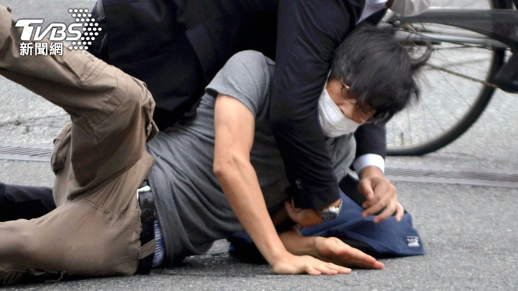 山上徹也原本家境富裕,直到母親信教後捐贈逾千萬資產後家道中落。(圖/達志影像美聯社)